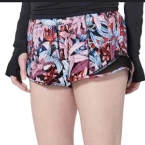 Lululemon Hotty Hot low-rise 2.5” Floral shorts